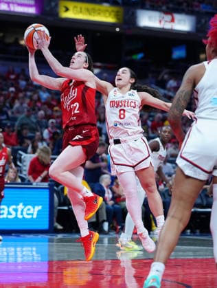 INDIANAPOLIS, IN - SEPTEMBER 20: Indiana Fever guard Caitlin Clark (22) takes a shot against Washington Mystics guard Georgia Amoore (8) on September 20, 2026, at Gainbridge Fieldhouse in Indianapolis, Indiana. (Photo by Brian Spurlock Icon Sportswire) WNBA, Basketball Damen, USA SEP 20 Washington Mystics at Indiana Fever EDITORIAL USE ONLY Icon26092043