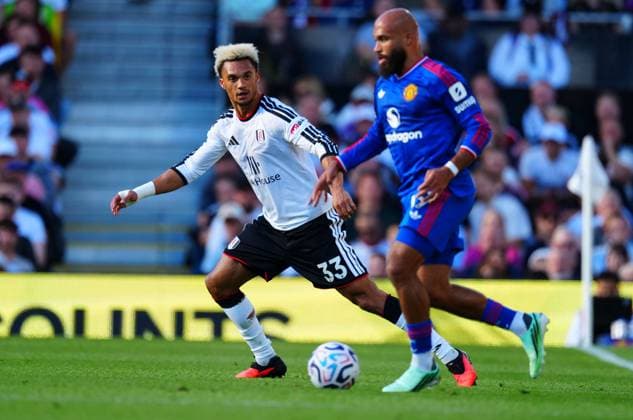 Antonee Robinson of Fulham and Bryan Mbeumo of Manchester United, ManU Fulham v Manchester United, Premier League, Football, Craven Cottage, London, UK - 20 Sep 2026London Craven Cottage United Kingdom EDITORIAL USE ONLY No use with unauthorised audio, video, data, fixture lists, club league logos or live services. Online in-match use limited to 120 images, no video emulation. No use in betting, games or single club league player publications.  Copyright: xJavierxGarcia Shutterstockx 17160117gg