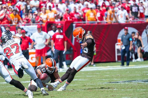 Cleveland Browns at Tampa Bay Buccaneers, Tampa Bay, Florida, USA Tampa Bay, Florida, USA, Septemer 20, Cleveland Browns player Andre Szmyt 25 makes a kick at Raymond James Stadium. Copyright: xMartyxJean-Louisx