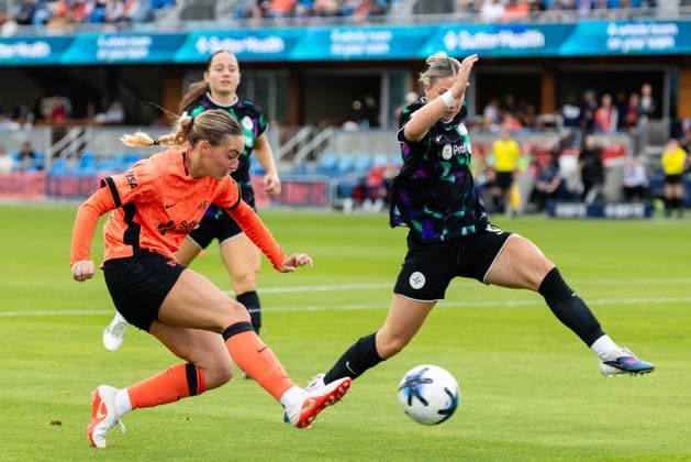 SAN JOSE, CA - SEPTEMBER 20: Alex Pfeiffer 17 of Bay FC takes a shot during a NWSL match against Racing Louisville FC on September 20, 2026 at PayPal Park in San Jose, CA. (Photo by Matthew Huang Icon Sportswire) SOCCER: SEP 20 NWSL Bay FC vs Racing Louisville EDITORIAL USE ONLY Icon260920007