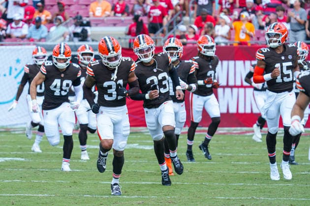 Cleveland Browns at Tampa Bay Buccaneers, Tampa Bay, Florida, USA Tampa Bay, Florida, USA, Septemer 20, Cleveland Browns entering the field at Raymond James Stadium. Copyright: xMartyxJean-Louisx