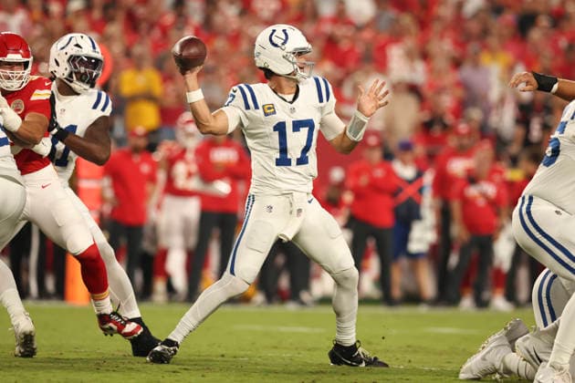KANSAS CITY, MO - SEPTEMBER 20: Daniel Jones 17 of the Indianapolis Colts throws a pass from the pocket in the first quarter of an NFL, American Football Herren, USA game between the Indianapolis Colts and Kansas City Chiefs on Sep 20, 2026 at Arrowhead Stadium in Kansas City, MO. (Photo by Scott Winters Icon Sportswire) NFL: SEP 20 Colts at Chiefs EDITORIAL USE ONLY Icon2609200315