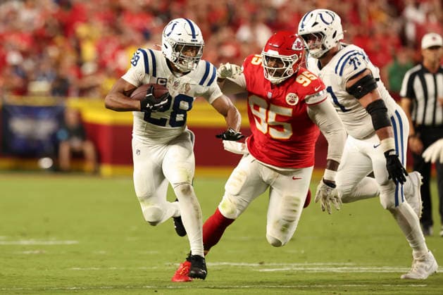 KANSAS CITY, MO - SEPTEMBER 20: Chris Jones 95 of the Kansas City Chiefs chases Jonathan Taylor 28 of the Indianapolis Colts during a run in the second quarter of an NFL, American Football Herren, USA game between the Indianapolis Colts and Kansas City Chiefs on Sep 20, 2026 at Arrowhead Stadium in Kansas City, MO. (Photo by Scott Winters Icon Sportswire) NFL: SEP 20 Colts at Chiefs EDITORIAL USE ONLY Icon2609200642