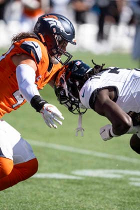Sep 20, 2026; Denver Broncos linebacker Alex Singleton (49) tackles Jacksonville Jaguars wide receiver Brian Thomas Jr. (7) during the game between the Denver Broncos and Jacksonville Jaguars in Denver, CO, USA; at Empower Field at Mile High. Mandatory Credit: -Cal Media NFL, American Football Herren, USA 2026: Jaguars Vs Broncos SEP 20  - ZUMAc04_ 20260920_zma_c04_284 Copyright: xDerekxRegensburgerx