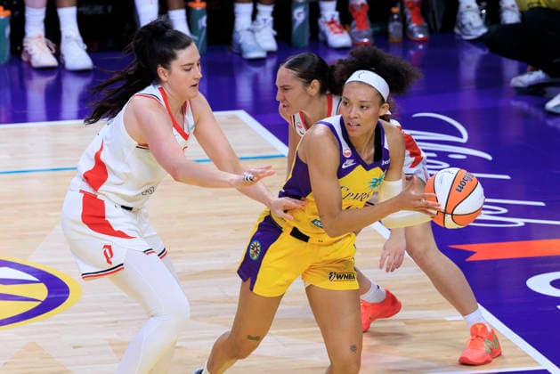 September 20, 2026, Los Angeles, California, USA: Ndjakalenga Mwenentanda 15 of the Los Angeles Sparks passes the ball as Megan DiLeo 17 and Carla Leite 0 of the Portland Fire defend during their regular season WNBA, Basketball Damen, USA game on Sunday September 20, 2026 at Crypto.com Arena in Los Angeles, California. Sparks defeat Fire, 105-84. ARIANA RUIZ PI Sparks Defeat Fire, 105-84 - ZUMAp124 20260920_zaa_p124_042 Copyright: xArianaxRuizx