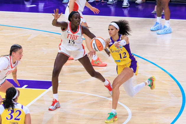 September 20, 2026, Los Angeles, California, USA: Rae Burrell 12 of the Los Angeles Sparks passes the ball as Nyadiew Puoch 13 of the Portland Fire defends during their regular season WNBA, Basketball Damen, USA game on Sunday September 20, 2026 at Crypto.com Arena in Los Angeles, California. Sparks defeat Fire, 105-84. ARIANA RUIZ PI Sparks Defeat Fire, 105-84 - ZUMAp124 20260920_zaa_p124_059 Copyright: xArianaxRuizx