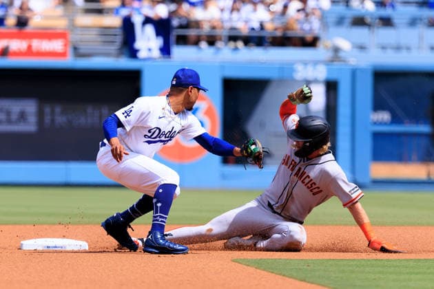 September 20, 2026, Los Angeles, California, USA: Mookie Betts 50 of the Los Angeles Dodgers fails to tag Jonah Cox 53 of the San Francisco Giants at second base during a regular-season MLB, Baseball Herren, USA game against the San Francisco Giants on Sunday September 20, 2026 at Dodger Stadium in Los Angeles, California. Dodgers defeat Giants, 3-1. JAVIER ROJAS PI Los Angeles USA - ZUMAp124 20260920_zaa_p124_067 Copyright: xJavierxRojasx
