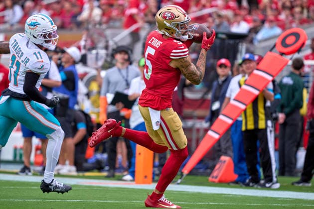 SANTA CLARA, CA - SEPTEMBER 20: Wide receiver Mike Evans (5) of the San Francisco 49ers catches the football against the Miami Dolphins during a game at Levi s Stadium on September 20, 2026 in Santa Clara, California. (Photo by Robin Alam Icon Sportswire) NFL, American Football Herren, USA SEP 20 Dolphins at 49ers EDITORIAL USE ONLY Icon1642509282149