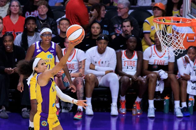 September 20, 2026, Los Angeles, California, USA: Rae Burrell 12 of the Los Angeles Sparks performs a layup during their regular season WNBA, Basketball Damen, USA game against the Portland Fire on Sunday September 20, 2026 at Crypto.com Arena in Los Angeles, California. Sparks defeat Fire, 105-84. ARIANA RUIZ PI Sparks Defeat Fire, 105-84 - ZUMAp124 20260920_zaa_p124_117 Copyright: xArianaxRuizx