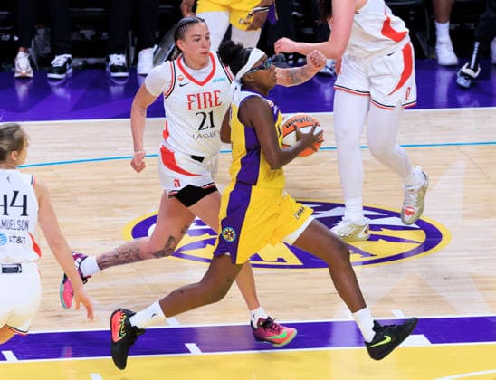 September 20, 2026, Los Angeles, California, USA: Shyanne Sellers 0 of the Los Angeles Sparks drives to the basket as Emily Engstler 21 of the Portland Fire defends during their regular season WNBA, Basketball Damen, USA game on Sunday September 20, 2026 at Crypto.com Arena in Los Angeles, California. Sparks defeat Fire, 105-84. ARIANA RUIZ PI Los Angeles USA - ZUMAp124 20260920_zaa_p124_125 Copyright: xArianaxRuizx