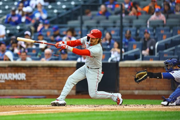 MLB, Baseball Herren, USA Philadelphia Phillies Vs. New York Mets Philadelphia Phillies Bryson Stott 5 breaks his bat as he grounds out during the first inning of a baseball game against the New York Mets at Citi Field in Corona, on September 20, 2026. Flushing N.Y. United States  Copyright: xGordonxDonovanx originalFilename:donovan-mlbphila260920_npgIa.jpg