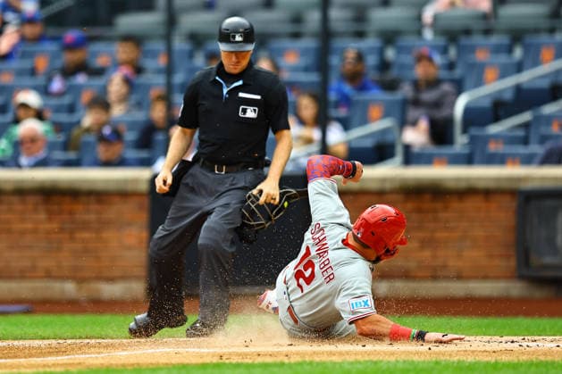 MLB, Baseball Herren, USA Philadelphia Phillies Vs. New York Mets Kyle Schwarber 12 of the Philadelphia Phillies scores during the first inning of a baseball game against the New York Mets at Citi Field in Corona, on September 20, 2026. Flushing N.Y. United States  Copyright: xGordonxDonovanx originalFilename:donovan-mlbphila260920_npoc7.jpg