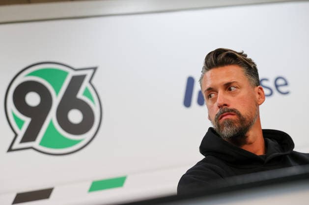 September 21, 2026, xtgx, Soccer, 2. Bundesliga, Hannover 96, Press Conference with Coach Sandro Wagner, emspor, from left: Sandro Wagner becomes the new head coach at Hannover 96, Portrait, Portrait, Single Image DFL DFB REGULATIONS PROHIBIT ANY USE OF PHOTOGRAPHS as IMAGE SEQUENCES and or QUASI-VIDEO Hannover
