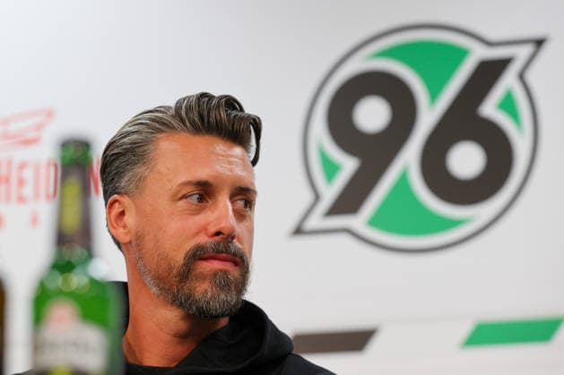 September 21, 2026, xtgx, Soccer, 2. Bundesliga, Hannover 96, Press Conference with Coach Sandro Wagner, emspor, from left: Sandro Wagner becomes the new head coach at Hannover 96, Portrait, Portrait, Single Image DFL DFB REGULATIONS PROHIBIT ANY USE OF PHOTOGRAPHS as IMAGE SEQUENCES and or QUASI-VIDEO Hannover