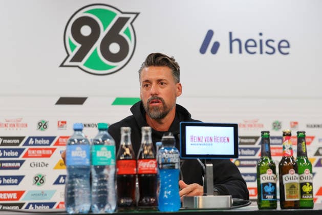 September 21, 2026, xtgx, Soccer, 2. Bundesliga, Hannover 96, Press Conference with Coach Sandro Wagner, emspor, from left: Sandro Wagner becomes the new head coach at Hannover 96, Portrait, Portrait, Single Image DFL DFB REGULATIONS PROHIBIT ANY USE OF PHOTOGRAPHS as IMAGE SEQUENCES and or QUASI-VIDEO Hannover