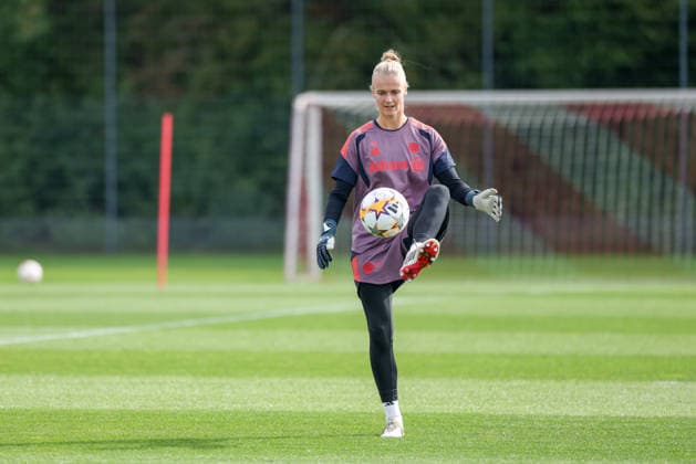 Anna Klink, FC Bayern Munich, age 38, with the ball, GER, FC Bayern Munich Women s Final Training Session, Soccer, UEFA Women s Champions League, 2026–2027 Season, September 21, 2026, GER, FC Bayern Munich Women s Final Training Session, Soccer, UEFA Women s Champions League, 2026–2027 Season, September 21, 2026, Munich Copyright: xEibner-Pressefoto JennixMaulx EP_JML