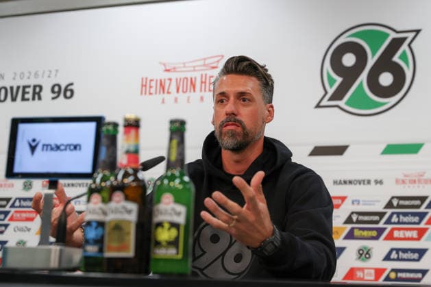 September 21, 2026, xtgx, Soccer, 2. Bundesliga, Hannover 96, Press Conference with Coach Sandro Wagner, emspor, from left: Sandro Wagner becomes the new head coach of Hannover 96, Portrait, Portrait, Single Image DFL DFB REGULATIONS PROHIBIT ANY USE OF PHOTOGRAPHS as IMAGE SEQUENCES and or QUASI-VIDEO Hannover