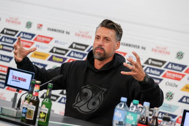 September 21, 2026, xtgx, Soccer, 2. Bundesliga, Hannover 96, Press Conference with Coach Sandro Wagner, emspor, from left: Sandro Wagner becomes the new head coach of Hannover 96, Portrait, Portrait, Single Image DFL DFB REGULATIONS PROHIBIT ANY USE OF PHOTOGRAPHS AS IMAGE SEQUENCES AND OR QUASI-VIDEO Hannover