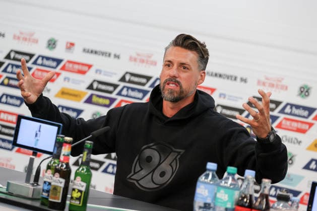 September 21, 2026, xtgx, Soccer, 2. Bundesliga, Hannover 96, Press Conference with Coach Sandro Wagner, emspor, from left: Sandro Wagner becomes the new head coach of Hannover 96, Portrait, Portrait, Single Image DFL DFB REGULATIONS PROHIBIT ANY USE OF PHOTOGRAPHS AS IMAGE SEQUENCES AND OR QUASI-VIDEO Hannover