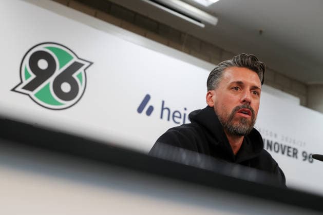 September 21, 2026, xtgx, Soccer, 2. Bundesliga, Hannover 96, Press Conference with Coach Sandro Wagner, emspor, from left: Sandro Wagner becomes the new head coach of Hannover 96, Portrait, Portrait, Single Image DFL DFB REGULATIONS PROHIBIT ANY USE OF PHOTOGRAPHS AS IMAGE SEQUENCES AND OR QUASI-VIDEO Hannover
