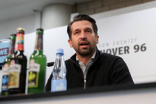 September 21, 2026, xtgx, Soccer, 2nd Bundesliga, Hannover 96, press conference with coach Sandro Wagner, emspor, from left: Jonas Boldt (Hannover), sporting director, portrait, single image. DFL and DFB regulations prohibit any use of photographs as image sequences and or quasi-video. Hannover