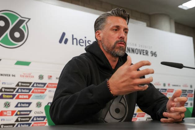 September 21, 2026, xtgx, Soccer, 2. Bundesliga: Hannover 96 Press Conference with Coach Sandro Wagner, emspor; from left: Sandro Wagner becomes the new head coach at Hannover 96. DFL and DFB regulations prohibit any use of photographs as image sequences and or quasi-video. Hannover