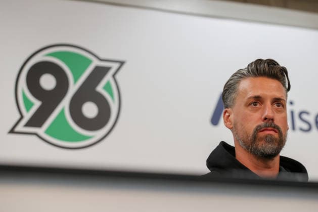 September 21, 2026, xtgx, Soccer, 2. Bundesliga, Hannover 96, Press Conference with Coach Sandro Wagner, emspor, from left: Sandro Wagner becomes the new head coach of Hannover 96, Portrait, Portrait, Single Image DFL DFB REGULATIONS PROHIBIT ANY USE OF PHOTOGRAPHS as IMAGE SEQUENCES and or QUASI-VIDEO Hannover