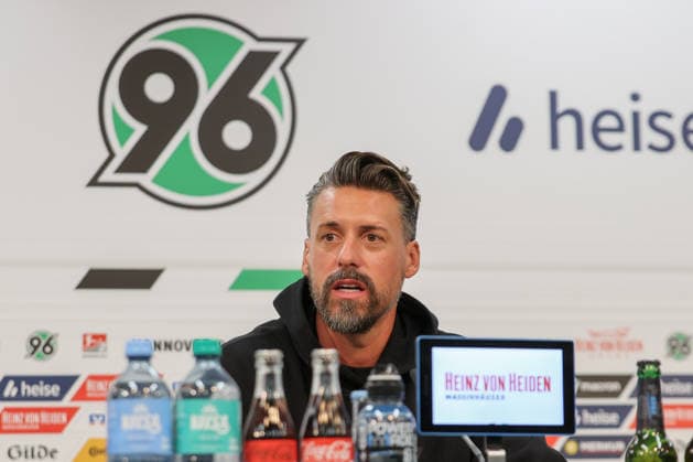 September 21, 2026, xtgx, Soccer, 2. Bundesliga, Hannover 96, Press Conference with Coach Sandro Wagner, emspor, from left: Sandro Wagner becomes the new head coach of Hannover 96, Portrait, Portrait, Single Image DFL DFB REGULATIONS PROHIBIT ANY USE OF PHOTOGRAPHS as IMAGE SEQUENCES and or QUASI-VIDEO Hannover