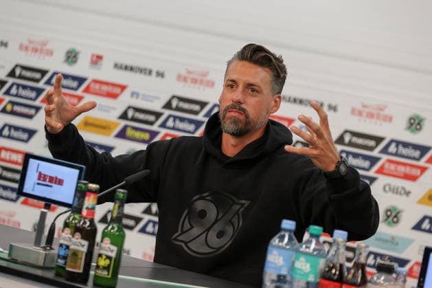 September 21, 2026, xtgx, Soccer, 2. Bundesliga, Hannover 96, Press Conference with Coach Sandro Wagner, emspor, from left: Sandro Wagner becomes the new head coach of Hannover 96, Portrait, Portrait, Single Image DFL DFB REGULATIONS PROHIBIT ANY USE OF PHOTOGRAPHS as IMAGE SEQUENCES and or QUASI-VIDEO Hannover