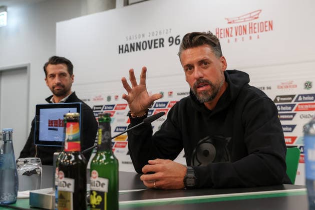 September 21, 2026, xtgx, Soccer, 2. Bundesliga, Hannover 96, Press Conference with Coach Sandro Wagner, emspor, from left: Sandro Wagner becomes the new head coach of Hannover 96, Portrait, Portrait, Single Image DFL DFB REGULATIONS PROHIBIT ANY USE OF PHOTOGRAPHS as IMAGE SEQUENCES and or QUASI-VIDEO Hannover