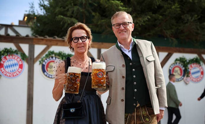 FC Bayern Munich at the 2026 Oktoberfest Jan Christian Dreesen with his wife Elke on September 20, 2026, at the Oktoberfest in Käfer s Wiesen Schänke on the Theresienwiese in Munich. Photo: FC Bayern Munich FC Bayern Munich at the 2026 Oktoberfest