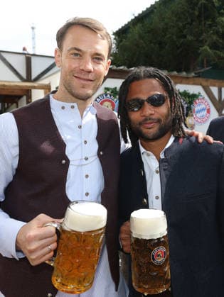 FC Bayern Munich at Oktoberfest 2026: Manuel Neuer and Serge Gnabry on September 20, 2026, at Oktoberfest at Käfer’s Wiesen Schänke on the Theresienwiese in Munich. Photo: FC Bayern Munich. FC Bayern Munich at Oktoberfest 2026 776565444