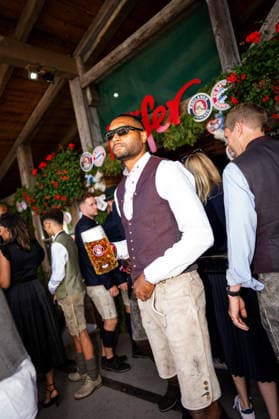 FC Bayern Munich at the 2026 Oktoberfest Jonathan Tah on September 20, 2026, at the Oktoberfest in Käfer’s Wiesen Schänke on the Theresienwiese in Munich Photo: FC Bayern Munich FC Bayern Munich at the 2026 Oktoberfest