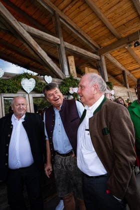 FC Bayern Munich at the 2026 Oktoberfest Uli Hoeneß on September 20, 2026, at the Oktoberfest in Käfer’s Wiesen Schänke on the Theresienwiese in Munich. Photo: FC Bayern Munich FC Bayern Munich at the 2026 Oktoberfest