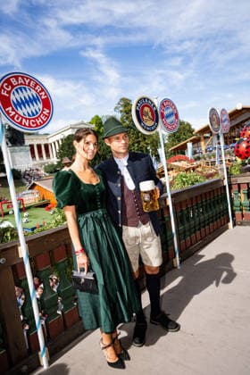 FC Bayern Munich at the 2026 Oktoberfest: Joshua Kimmich with his wife Lina on September 20, 2026, at the Oktoberfest in Käfer’s Wiesen Schänke on the Theresienwiese in Munich. Photo: FC Bayern Munich. FC Bayern Munich at the 2026 Oktoberfest26
