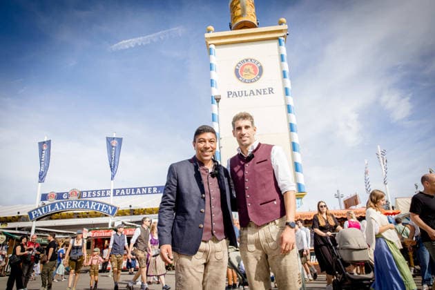 FC Bayern Munich at Oktoberfest 2026: Giovane Elber and Javi Martinez on September 20, 2026, at the Käfers Wiesen Schänke on the Theresienwiese in Munich. Photo: FC Bayern Munich. FC Bayern Munich at Oktoberfest 2026