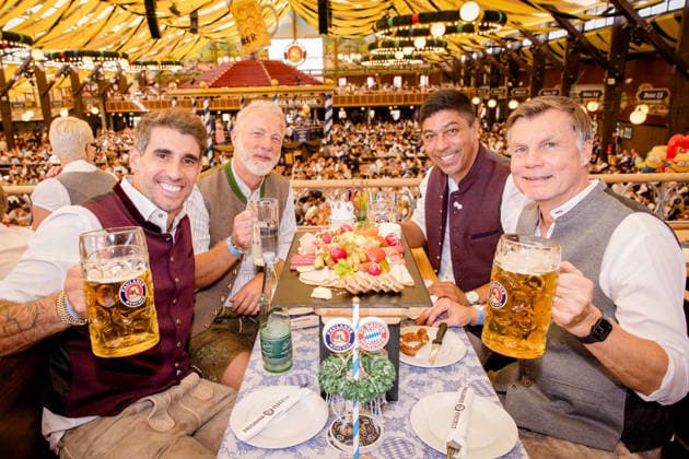 FC Bayern Munich at the 2026 Oktoberfest: Javi Martinez, Giovane Elber, and Thomas Helmer on September 20, 2026, at the Oktoberfest at Käfer’s Wiesen Schänke on the Theresienwiese in Munich. Photo: FC Bayern Munich FC Bayern Munich at the 2026 Oktoberfest