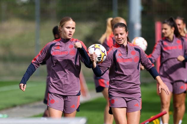Sophie Proost, FC Bayern Munich, 23, with Sarah Mattner, FC Bayern Munich, 11, GER, FC Bayern Munich Women s Final Training Session, Soccer, UEFA Women s Champions League, 2026–2027 Season, September 21, 2026, GER, FC Bayern Munich Women s Final Training Session, Soccer, UEFA Women s Champions League, 2026–2027 Season, September 21, 2026, Munich Copyright: xEibner-Pressefoto JennixMaulx EP_JML