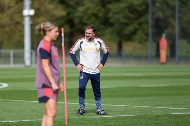 Jose Barcala, FC Bayern Munich, Head Coach, GER, FC Bayern Munich Women s Final Training Session, Soccer, UEFA Women s Champions League, 2026–2027 Season, September 21, 2026, GER, FC Bayern Munich Women s Final Training Session, Soccer, UEFA Women s Champions League, 2026–2027 Season, September 21, 2026, Munich Copyright: xEibner-Pressefoto JennixMaulx EP_JML