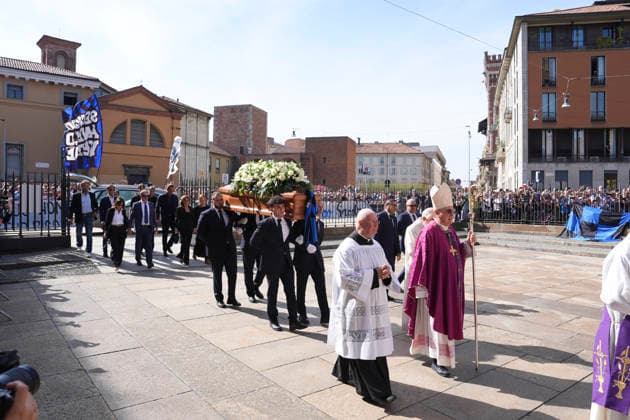 Funerali di Sandro Mazzola presso la Basilica di Sant Ambrogio, Milano (Italy) September 21 2026 (Photo Claudio Furlan LaPresse) Sandro Mazzola s funeral at the Basilica of Sant Ambrogio, Milan (Italy), September 21, 2026  Copyright: xClaudioxFurlan LaPressex
