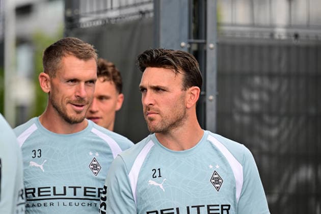 September 21, 2026, Mönchengladbach Soccer, Men s, 2026–2027 season, Borussia Mönchengladbach goalkeeper Tobias Sippel (Gladbach) in the background on the left; goalkeeper Daniel Batz (Gladbach). DFL regulations prohibit any use of photographs as image sequences and or quasi-video footage at Borussia Park, North Rhine-Westphalia, Germany