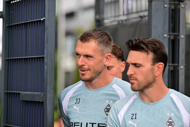 September 21, 2026, Mönchengladbach Soccer, Men s, 2026–2027 season, Borussia Mönchengladbach goalkeeper Daniel Batz (Gladbach) in the foreground on the right; goalkeeper Tobias Sippel (Gladbach). DFL regulations prohibit any use of photographs as image sequences and or quasi-video content at Borussia Park, North Rhine-Westphalia, Germany