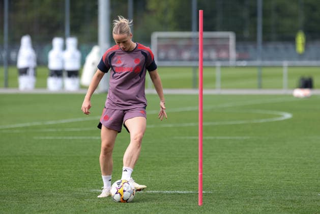 Franziska Kett, FC Bayern Munich, age 20, with the ball, GER, FC Bayern Munich Women s Final Training Session, Soccer, UEFA Women s Champions League, 2026–2027 Season, September 21, 2026, GER, FC Bayern Munich Women s Final Training Session, Soccer, UEFA Women s Champions League, 2026–2027 Season, September 21, 2026, Munich Copyright: xEibner-Pressefoto JennixMaulx EP_JML