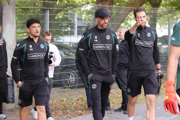 September 21, 2026, xtgx, Soccer 2. Bundesliga Hannover 96 Training emspor, from left: Sandro Wagner Hannover, coach with his coaching staff DFL DFB REGULATIONS PROHIBIT ANY USE OF PHOTOGRAPHS as IMAGE SEQUENCES and or QUASI-VIDEO Hannover