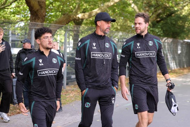 September 21, 2026, xtgx, Soccer 2. Bundesliga Hannover 96 Training emspor, from left: Sandro Wagner Hannover, coach with his coaching staff DFL DFB REGULATIONS PROHIBIT ANY USE OF PHOTOGRAPHS as IMAGE SEQUENCES and or QUASI-VIDEO Hannover