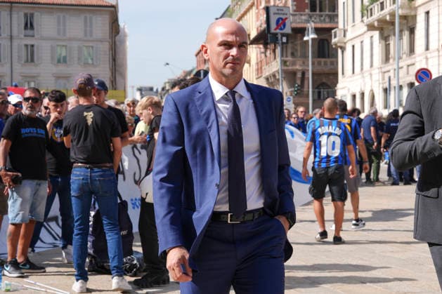 Esteban Cambiasso ai Funerali di Sandro Mazzola presso la Basilica di Sant Ambrogio, Milano (Italy) September 21 2026 (Photo Claudio Furlan LaPresse) Sandro Mazzola s funeral at the Basilica of Sant Ambrogio, Milan (Italy), September 21, 2026  Copyright: xClaudioxFurlan LaPressex