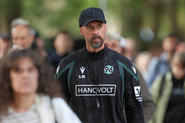 September 21, 2026, xtgx, Soccer, 2. Bundesliga, Hannover 96 Training, emspor, from left: Sandro Wagner, Hannover, Coach; DFL and DFB regulations prohibit any use of photographs as image sequences and or quasi-video, Hannover