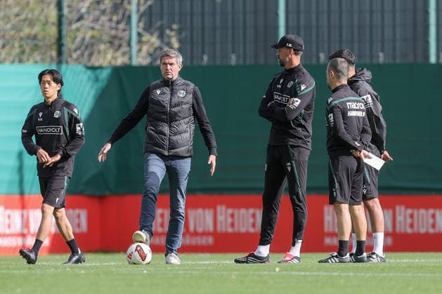 September 21, 2026, xtgx, Soccer 2. Bundesliga Hannover 96 Training emspor, from left: Ralf Becker (Hannover), sporting director, and Sandro Wagner (Hannover), coach. DFL and DFB regulations prohibit any use of photographs as image sequences and or quasi-video Hannover