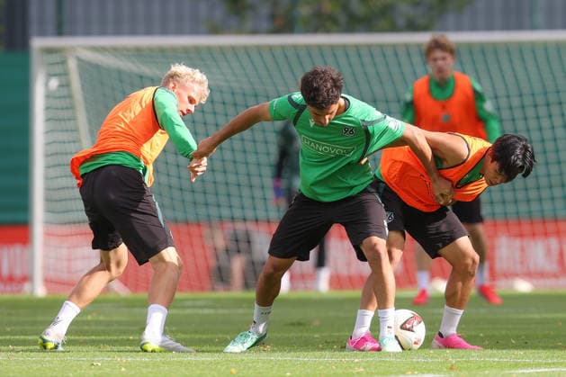 September 21, 2026, xtgx, Soccer, 2. Bundesliga, Hannover 96 Training, emspor, from left: Jasper Fynn Reinhold (Hannover), 38, Yunus Ooenal, Hannover, 24, Hayate Matsuda, Hannover, 27; Tackle, duel, battle, DFL and DFB regulations prohibit any use of photographs as image sequences and or quasi-video, Hannover