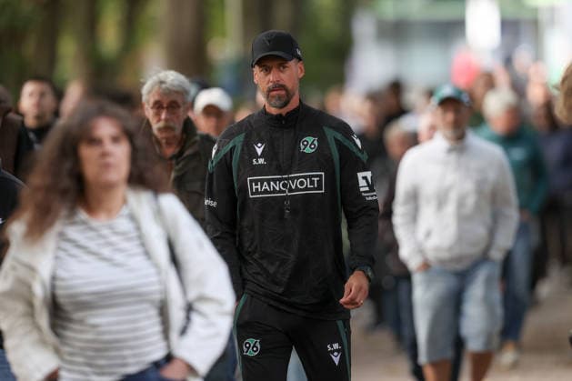 September 21, 2026, xtgx, Soccer, 2. Bundesliga, Hannover 96 Training, emspor, from left: Sandro Wagner, Hannover, Coach; DFL and DFB regulations prohibit any use of photographs as image sequences and or quasi-video, Hannover